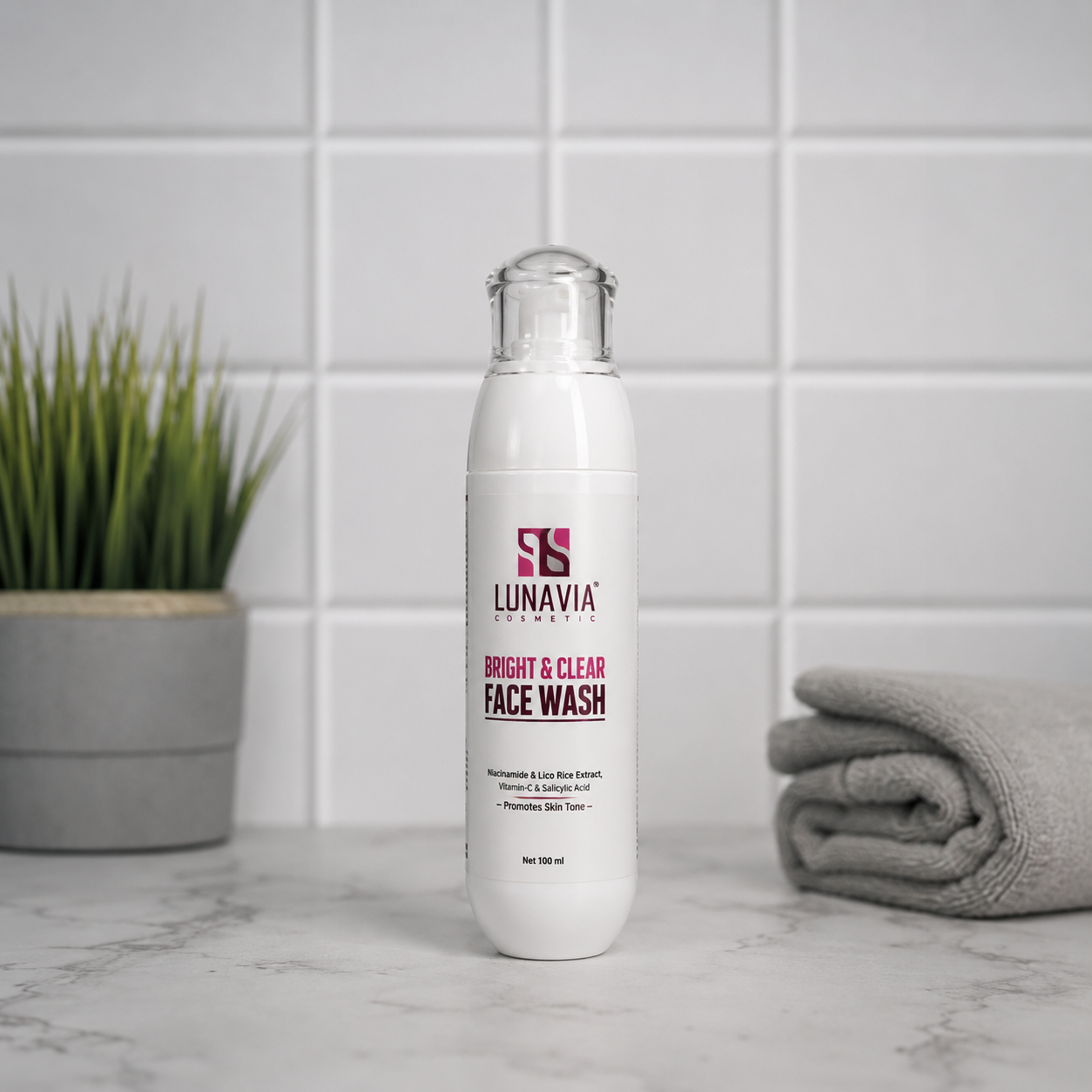 Bright & Clear Face Wash with Niacinamide, Vitamin C & Salicylic Acid | Deep Cleansing Face Wash for Glowing Skin, Oil Control & Brightening | 100ml